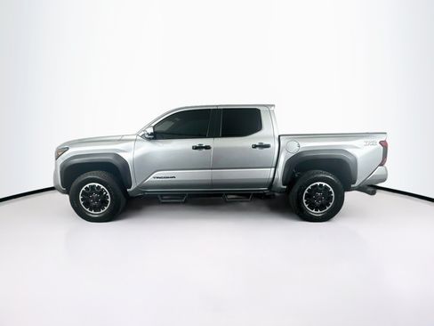Used 2025 Toyota Tacoma TRD Off-Road AWD/4WD image 4