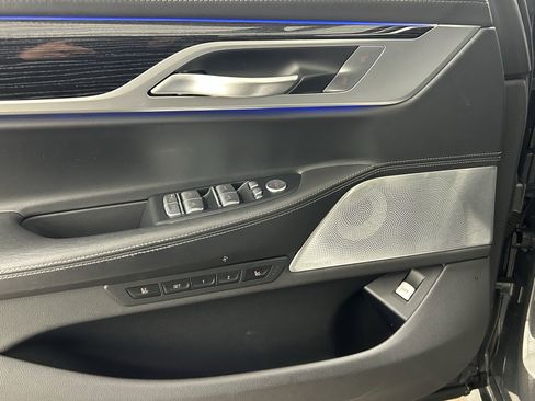 Used 2022 BMW 750i xDrive 750i xDrive w/ Luxury Rear Seating Package image 25