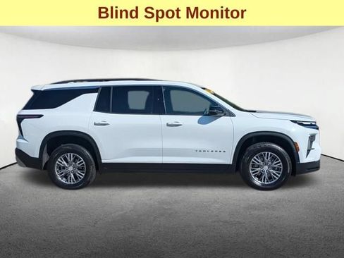 Used 2025 Chevrolet Traverse LT AWD/4WD image 5