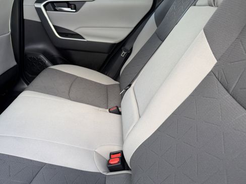 Used 2022 Toyota RAV4 XLE image 18