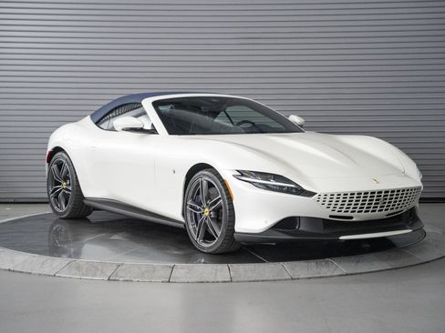Used 2025 Ferrari Roma Spider image 13