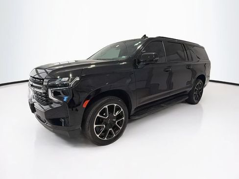 Certified 2022 Chevrolet Suburban RST w/ Luxury Package AWD/4WD image 3