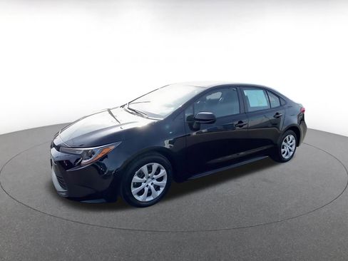 Used 2025 Toyota Corolla LE image 8