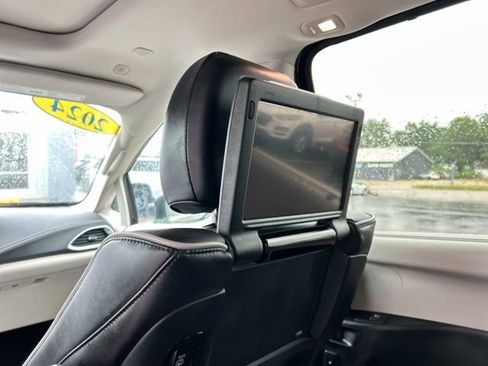 Used 2024 Chrysler Pacifica Limited w/ Uconnect Theater Family Group AWD/4WD image 23