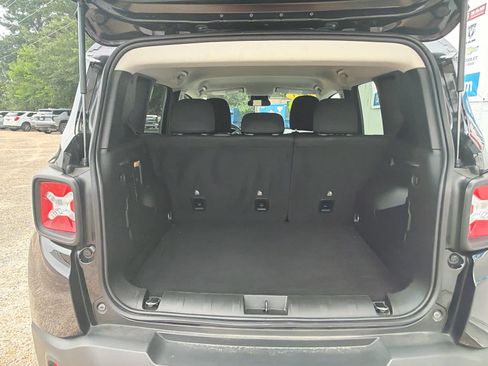 Used 2023 Jeep Renegade Latitude AWD/4WD image 16