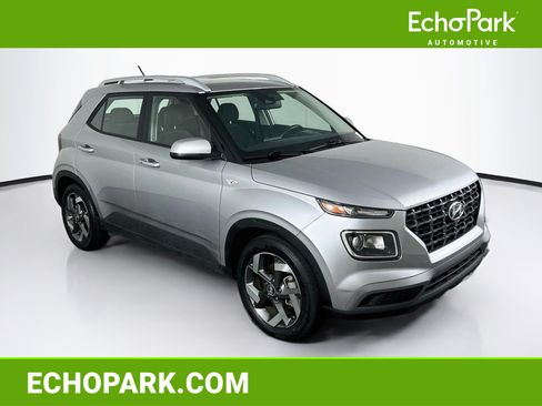 Used 2025 Hyundai Venue SEL FWD image 1