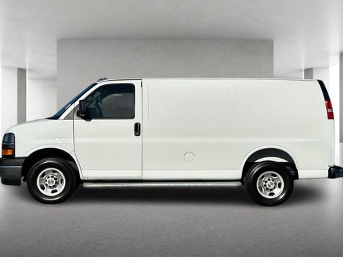 Used 2025 Chevrolet Express 2500 w/ Driver Convenience Package RWD image 7