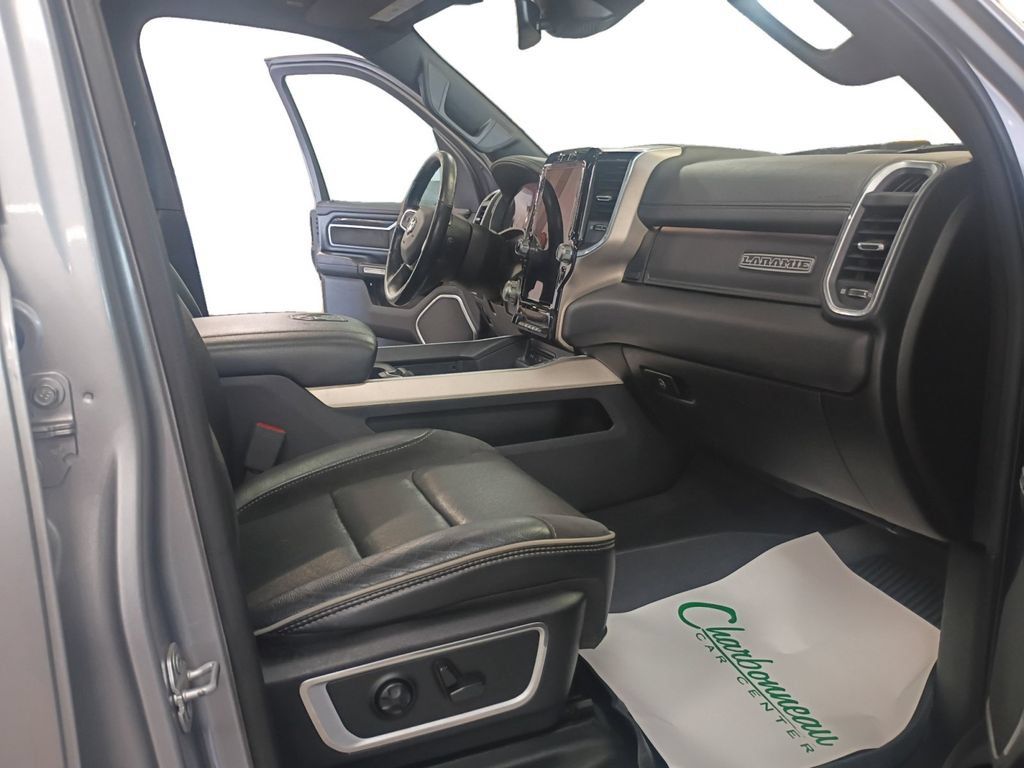 Used 2019 RAM 1500 Laramie AWD/4WD image 17