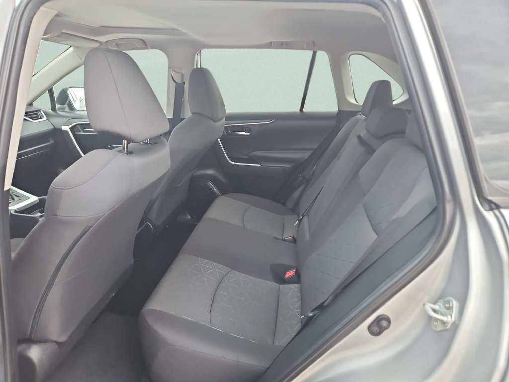 Certified 2021 Toyota RAV4 XLE w/ Convenience Package FWD image 11