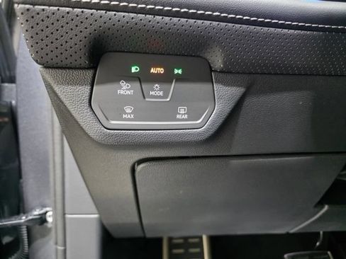 Certified 2024 Volkswagen Atlas Cross Sport SEL Premium R-Line AWD/4WD image 18