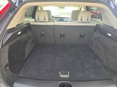 Used 2022 Cadillac XT4 Luxury w/ Cold Weather Package image 17