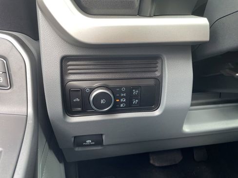 Used 2025 Ford F250 XLT w/ Snow Plow/Camper Package image 24