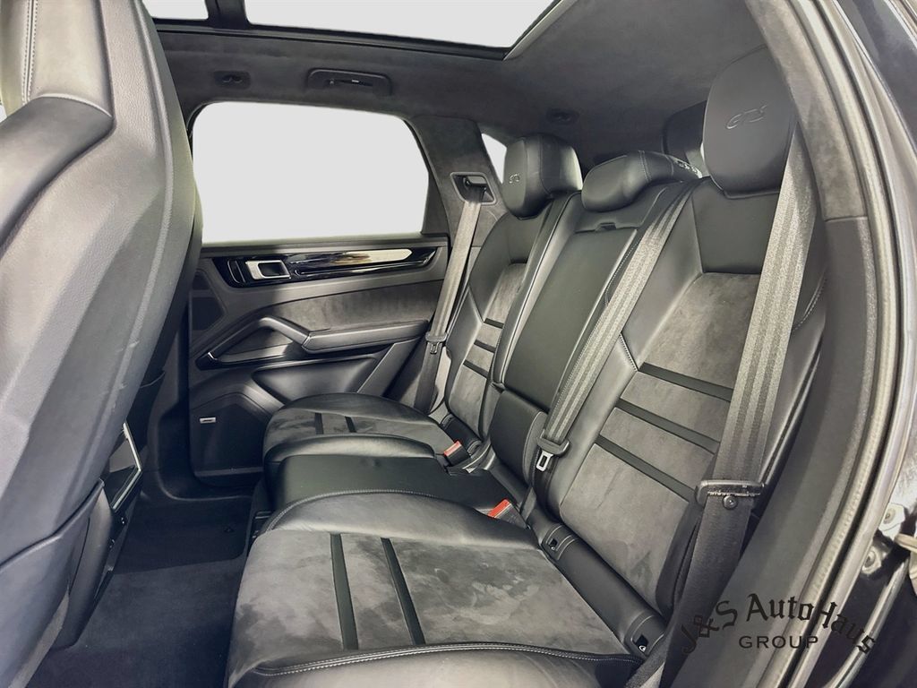 Used 2021 Porsche Cayenne GTS AWD/4WD image 28