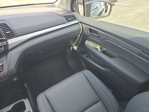 Certified 2026 Honda Odyssey EX-L image 12