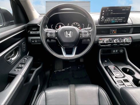 Used 2023 Honda Pilot Touring image 15