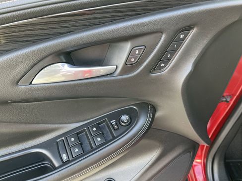 Used 2018 Buick Envision Essence image 24