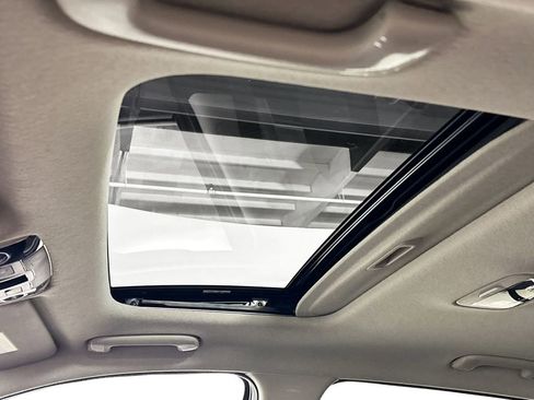 Used 2024 Kia Niro EX Touring image 19