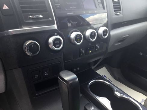 Used 2021 Toyota Sequoia Limited w/ Safety & Convenience Package AWD/4WD image 18