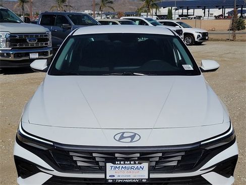 New 2025 Hyundai Elantra SE image 21