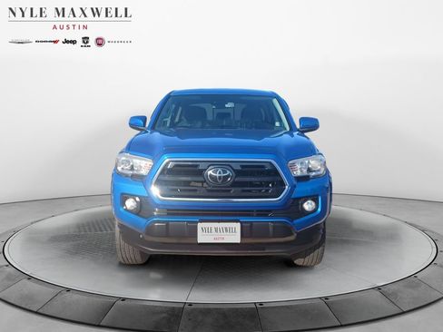 Used 2018 Toyota Tacoma SR5 RWD image 18