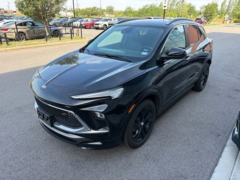 Used 2024 Buick Encore GX Sport Touring FWD image 3