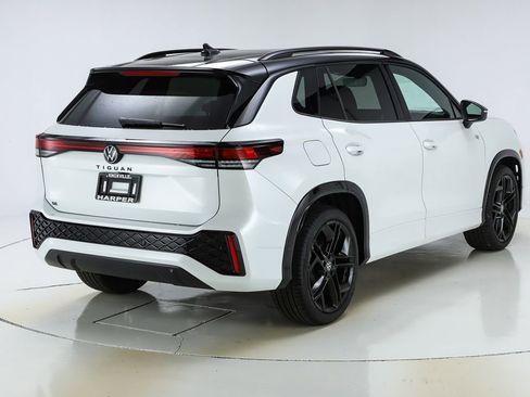 New 2026 Volkswagen Tiguan SE R-Line image 9