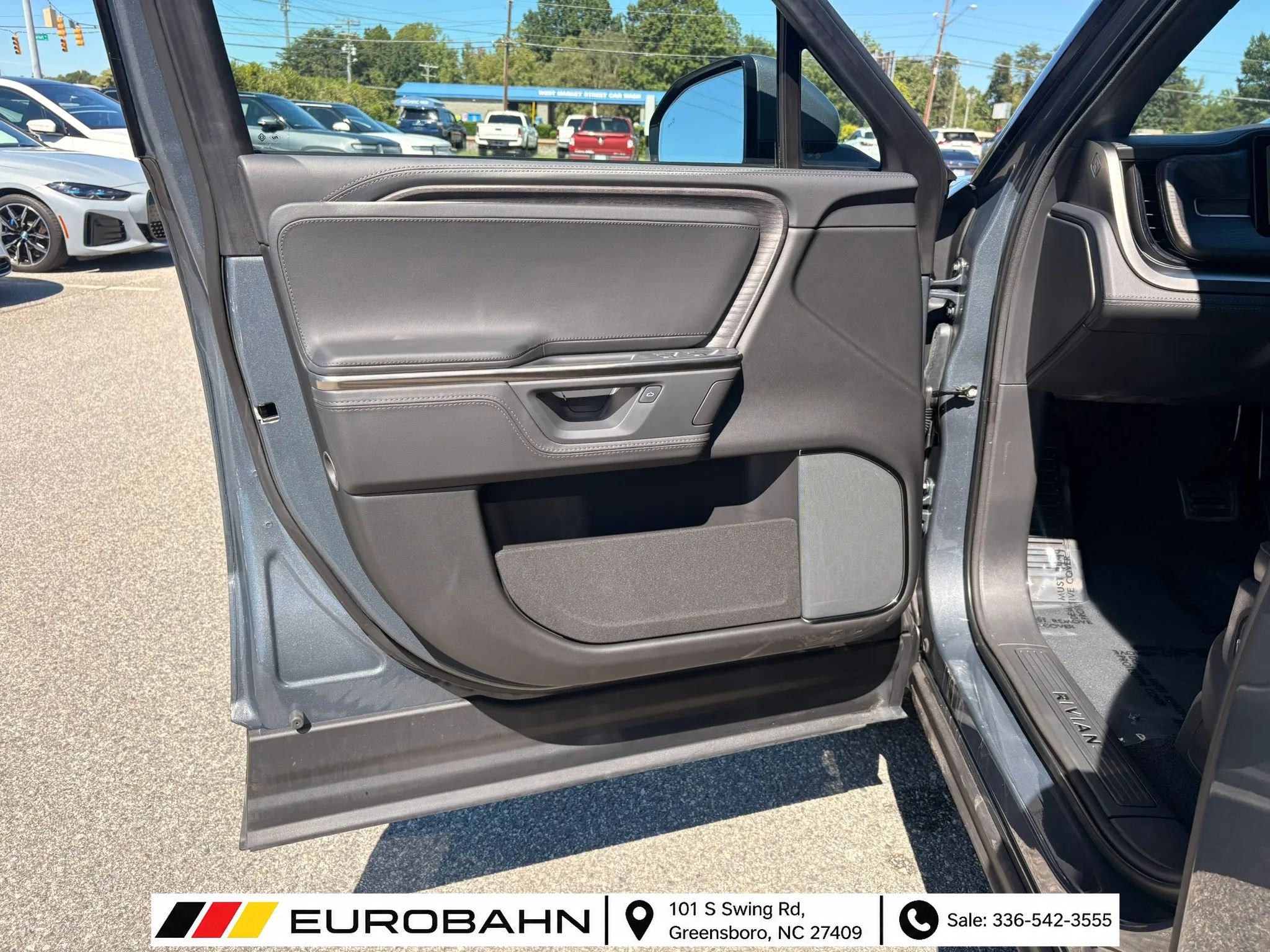 Used 2025 Rivian R1S Adventure Dual AWD/4WD image 9