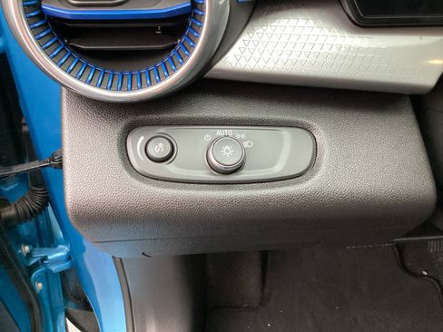 Used 2025 Chevrolet Trax LT image 28