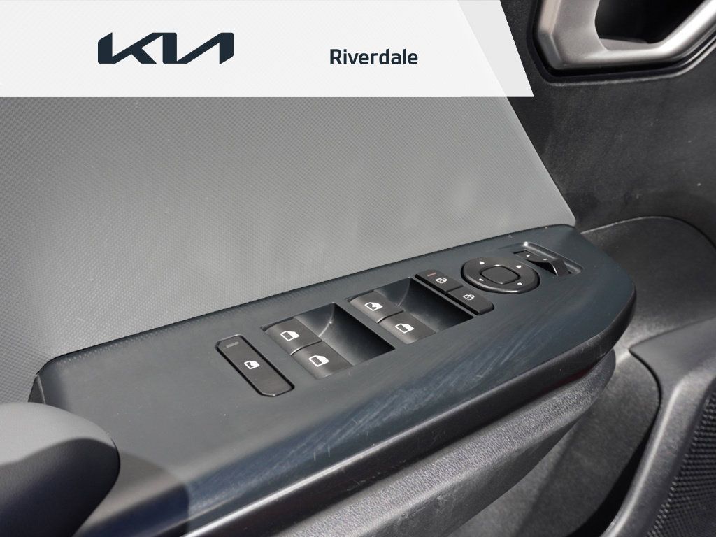 Used 2025 Kia K4 FWD image 35