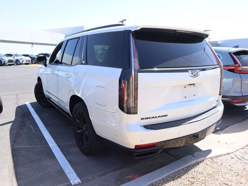 Used 2022 Cadillac Escalade Sport Platinum w/ LPO, ONYX Package AWD/4WD image 2