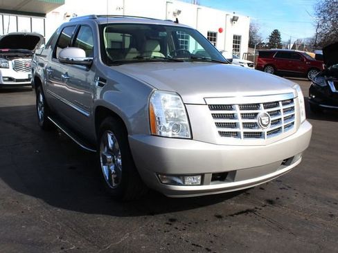 Used 2007 Cadillac Escalade EXT w/ Information Package AWD/4WD image 10