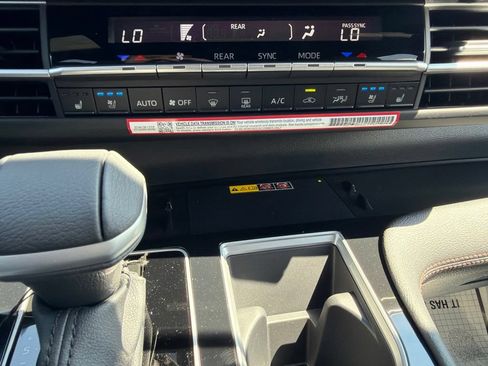 Used 2026 Toyota Sienna Limited FWD image 28