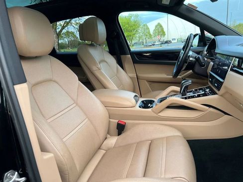 Used 2019 Porsche Cayenne image 38