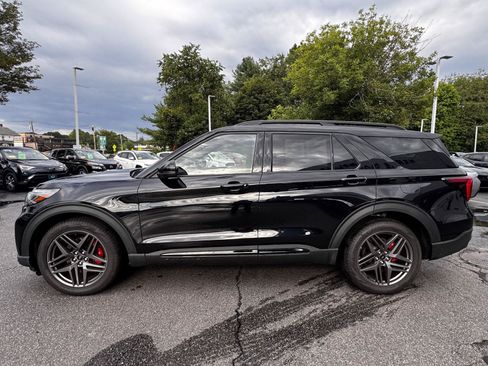 Used 2025 Ford Explorer ST AWD/4WD image 4