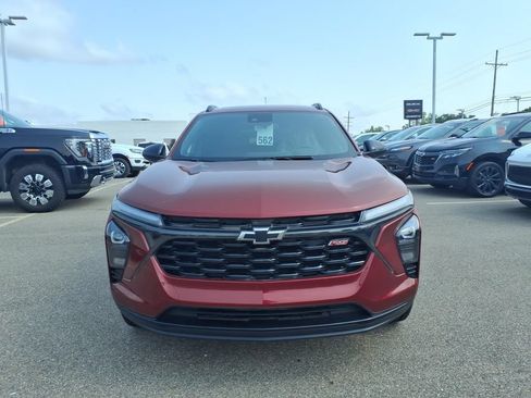 Used 2024 Chevrolet Trax RS w/ Sunroof Package FWD image 2