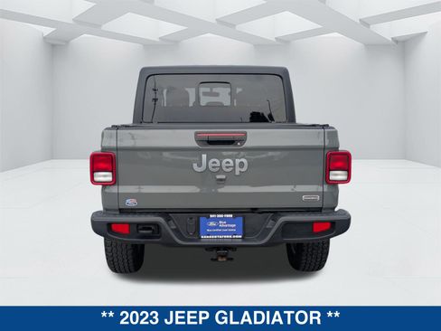 Used 2023 Jeep Gladiator Overland AWD/4WD image 6