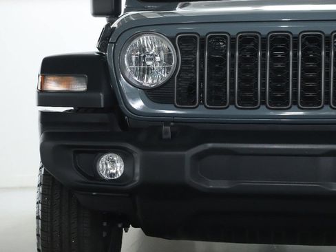 Used 2024 Jeep Wrangler Unlimited Sport AWD/4WD image 6