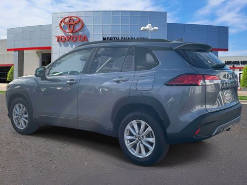 Used 2022 Toyota Corolla Cross LE AWD/4WD image 4