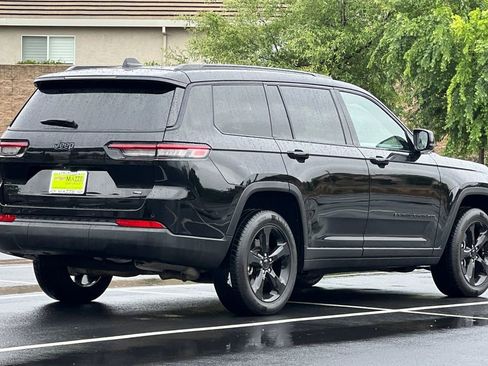 Used 2022 Jeep Grand Cherokee L Laredo AWD/4WD image 11