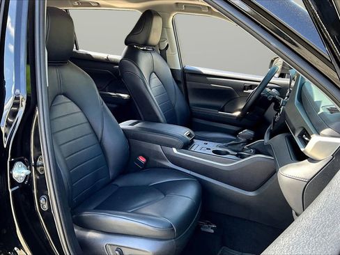 Used 2022 Toyota Highlander XLE image 22