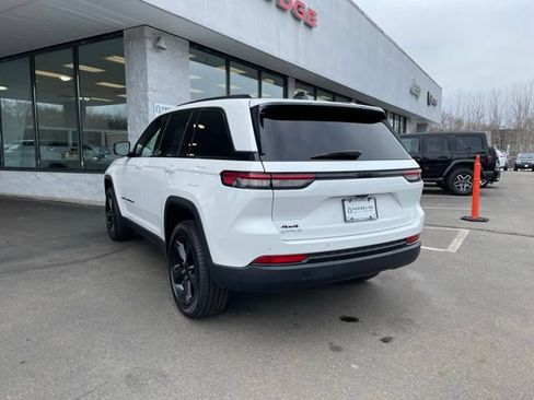 Used 2023 Jeep Grand Cherokee Altitude AWD/4WD image 7