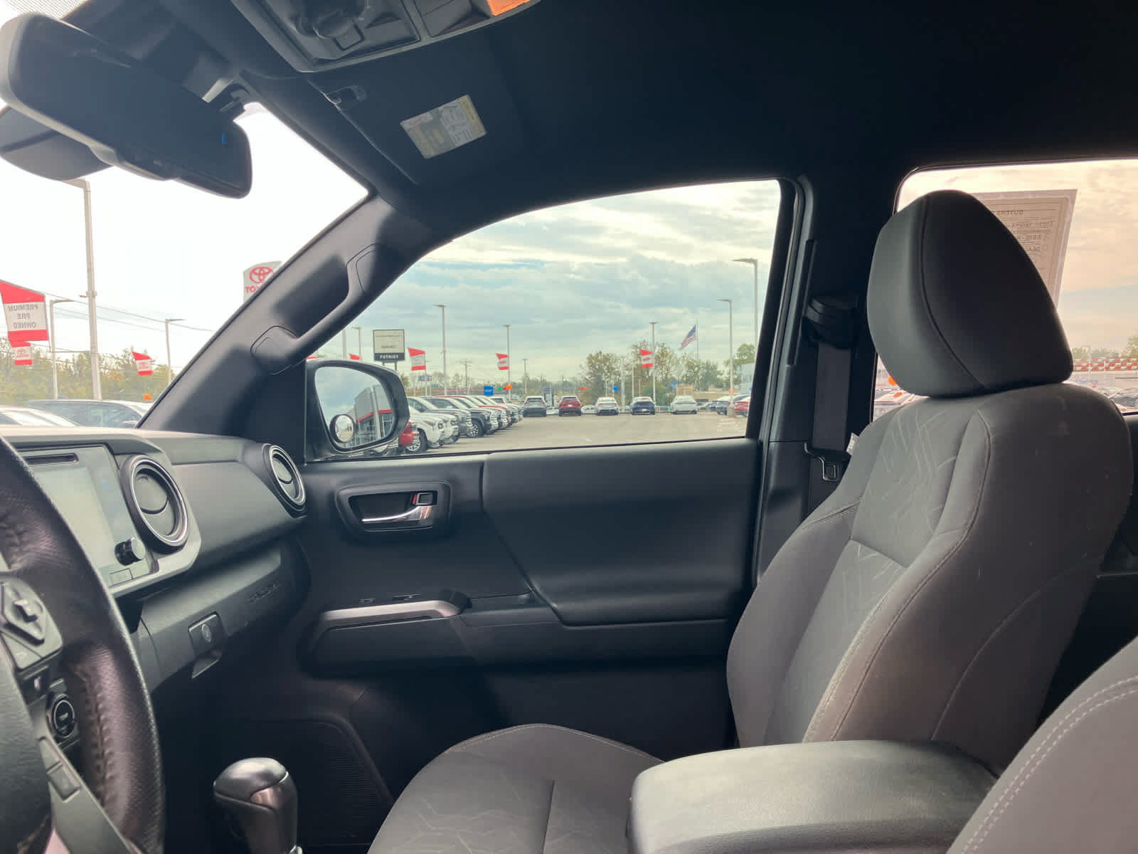 Used 2018 Toyota Tacoma TRD Off-Road AWD/4WD image 10