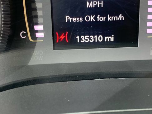 Used 2019 Jeep Cherokee Latitude w/ Popular Appearance Group image 25