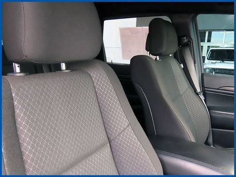 Certified 2021 Jeep Grand Cherokee Laredo w/ Security & Convenience Group AWD/4WD image 9