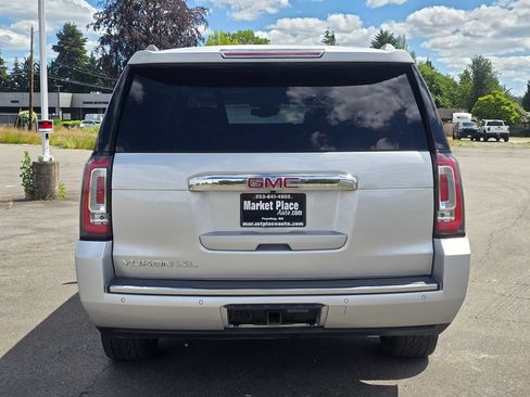 Used 2018 GMC Yukon XL Denali w/ Denali Ultimate Package AWD/4WD image 5