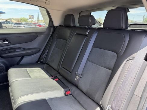Used 2025 Nissan Ariya FWD image 33