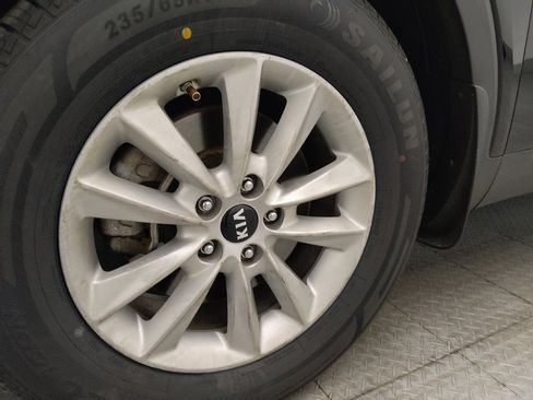 Used 2019 Kia Sorento L FWD image 31