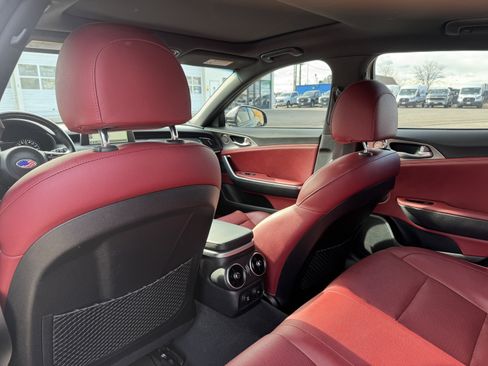 Used 2018 Kia Stinger GT1 image 15