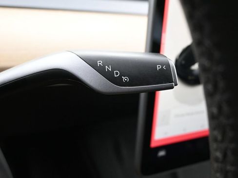 Used 2024 Tesla Model Y 2WD image 24
