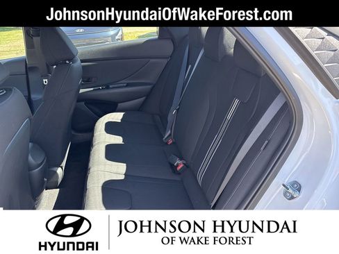 Certified 2025 Hyundai Elantra SEL image 13